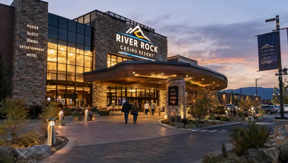 Players approach a casino poker venue, the real-world setting where they can check access before comparing platform costs.